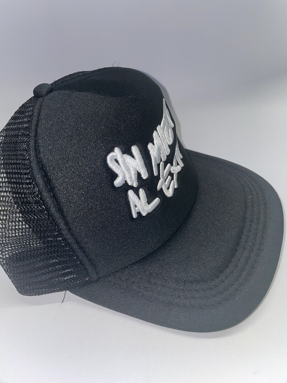 Sin Miedo Al Exito 3D Custom Embroidered Black Trucker Hat